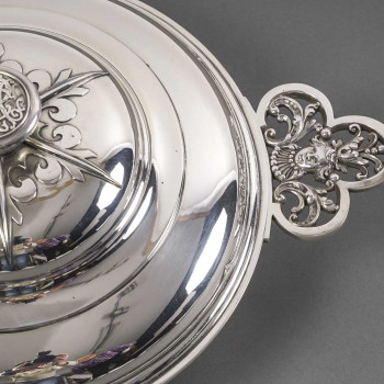 Goldsmith CARDEILHAC - Covered vegetable dish in solid silver mascaron circa XIXth