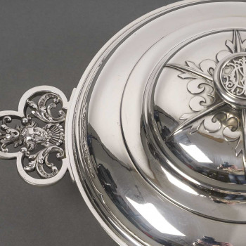 Goldsmith CARDEILHAC - Covered vegetable dish in solid silver mascaron circa XIXth