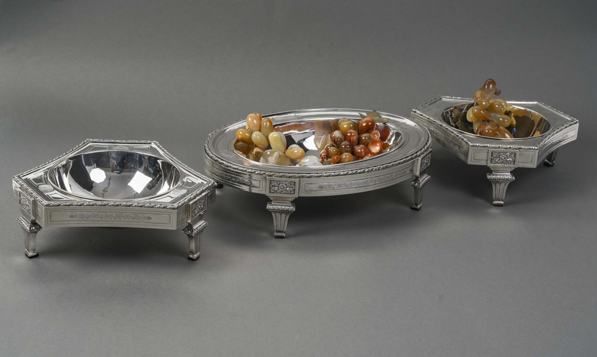 BOIN TABURET – THREE-PART TABLE CENTERPIECE SOLID SILVER LATE 19TH CENTURY