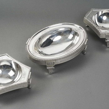 BOIN TABURET – THREE-PART TABLE CENTERPIECE SOLID SILVER LATE 19TH CENTURY