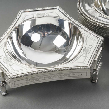 BOIN TABURET – THREE-PART TABLE CENTERPIECE SOLID SILVER LATE 19TH CENTURY