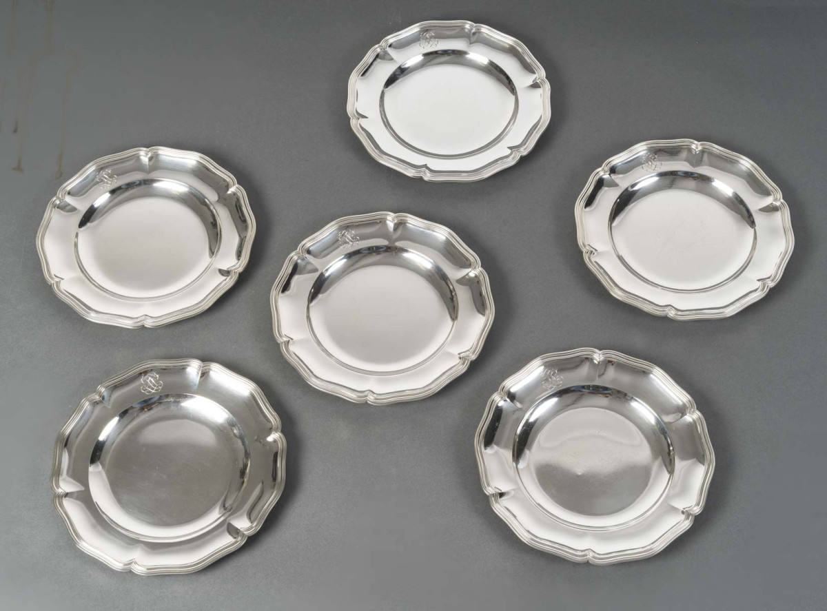 12 assiettes en argent massif XXè CARDEILHAC-