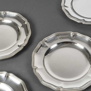 12 assiettes en argent massif XXè CARDEILHAC-