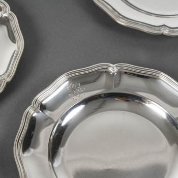 12 assiettes en argent massif XXè CARDEILHAC-