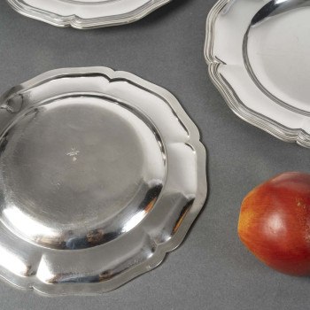 12 assiettes en argent massif XXè CARDEILHAC-