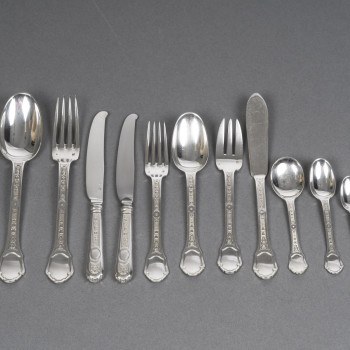 Solid silver cutlery set 187 pieces “Versailles” model by TETARD Frères.