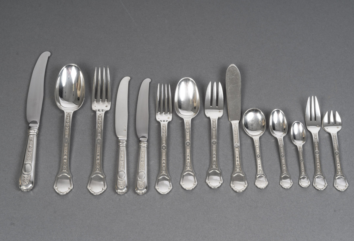 Solid silver cutlery set 187 pieces “Versailles” model by TETARD Frères.