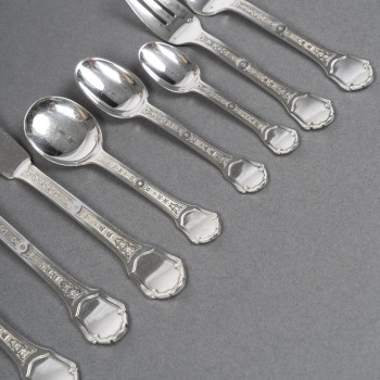 Solid silver cutlery set 187 pieces “Versailles” model by TETARD Frères.