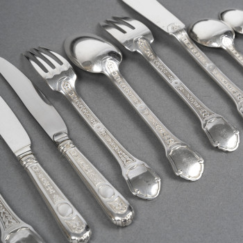 Solid silver cutlery set 187 pieces “Versailles” model by TETARD Frères.