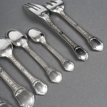 Solid silver cutlery set 187 pieces “Versailles” model by TETARD Frères.