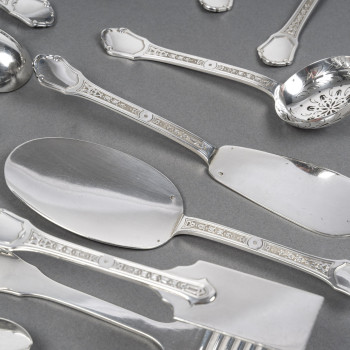 Solid silver cutlery set 187 pieces “Versailles” model by TETARD Frères.