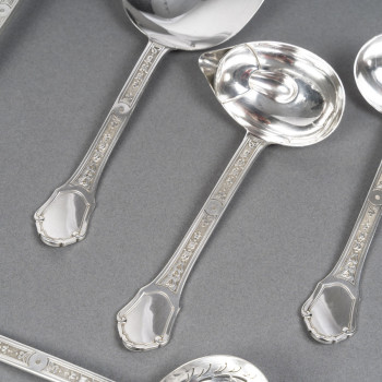 Solid silver cutlery set 187 pieces “Versailles” model by TETARD Frères.