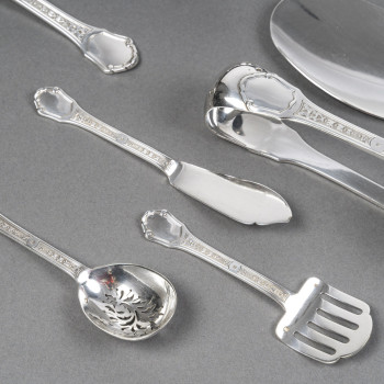 Solid silver cutlery set 187 pieces “Versailles” model by TETARD Frères.