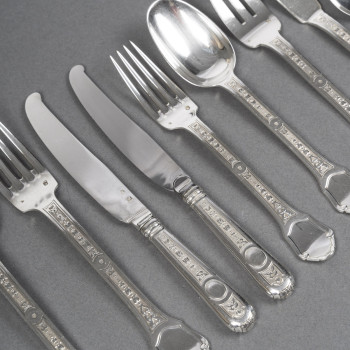 Solid silver cutlery set 187 pieces “Versailles” model by TETARD Frères.